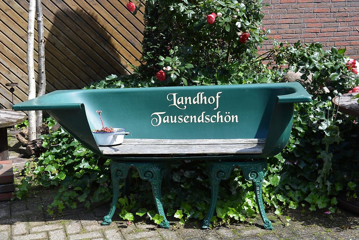 Landhof Tausendschön - Het Tuinpad Op / In Nachbars Garten