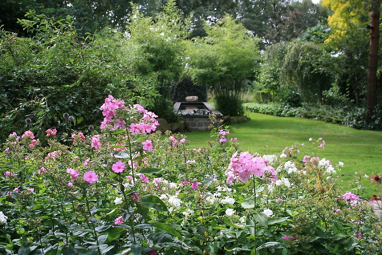 Tuin van de Tijd - Het Tuinpad Op / In Nachbars Garten