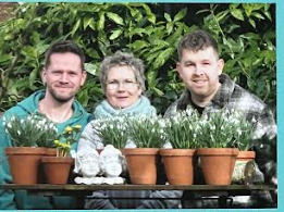 Bockhorn/Ellenserdamm, Friedeburg-Heselerfeld: sneeuwklokjes - Het Tuinpad Op / In Nachbars Garten