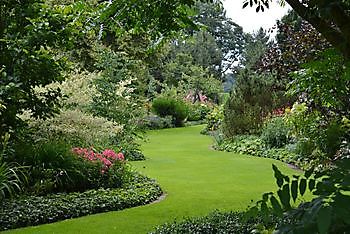  - Het Tuinpad Op / In Nachbars Garten