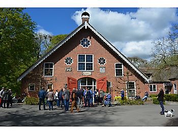 Groninger Groen Erfgoedcafé - Het Tuinpad Op / In Nachbars Garten