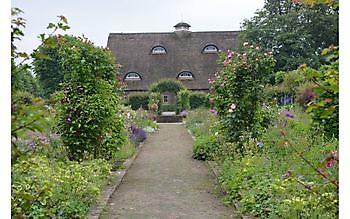  - Het Tuinpad Op / In Nachbars Garten