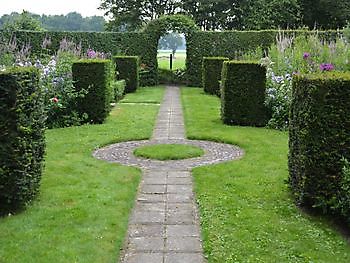 Reportage op www.parkstadveendam.nl - Het Tuinpad Op / In Nachbars Garten