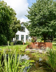 De Witte Wolk in 'MON JARDIN & ma maison' - Het Tuinpad Op / In Nachbars Garten