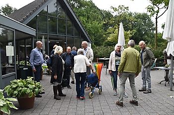  - Het Tuinpad Op / In Nachbars Garten