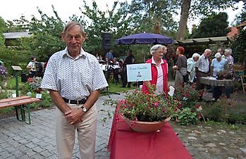 Zum Tode von Ernst Naschke - Het Tuinpad Op / In Nachbars Garten