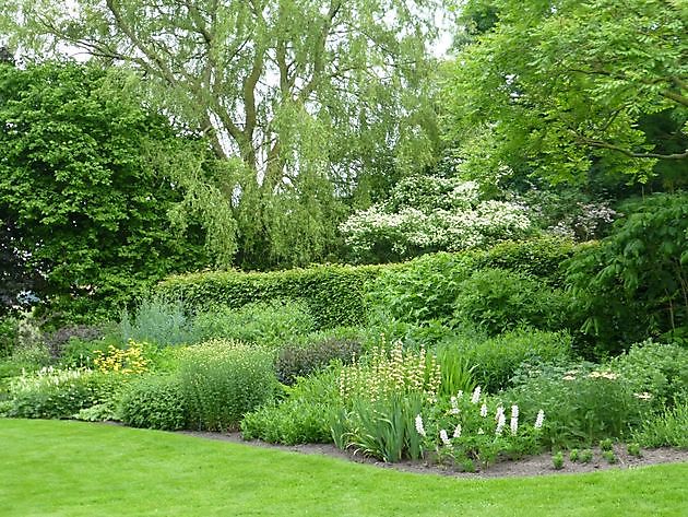  - Het Tuinpad Op / In Nachbars Garten