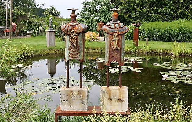Skulpturengarten und Galerie Zwakanaga Exloo - Het Tuinpad Op / In Nachbars Garten