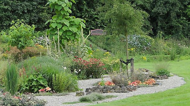 De Drie Wilgen Harkstede GN - Het Tuinpad Op / In Nachbars Garten
