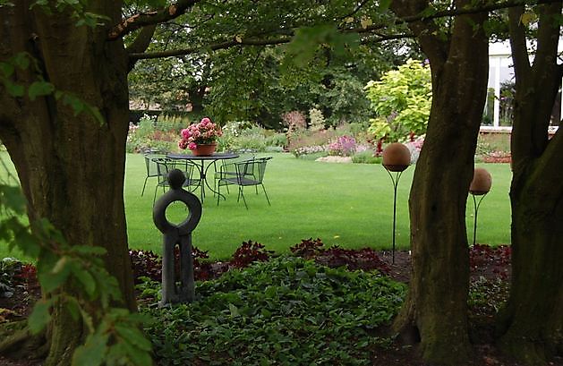  - Het Tuinpad Op / In Nachbars Garten