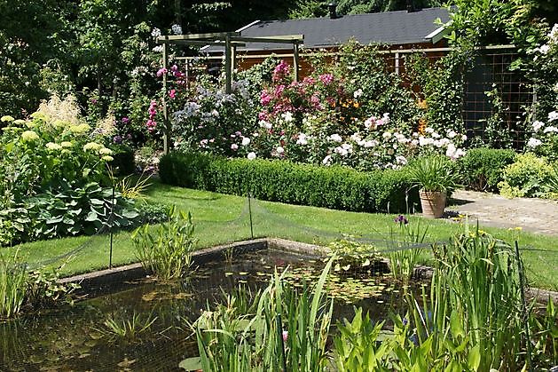 De Eexterhof Scheemda - Het Tuinpad Op / In Nachbars Garten