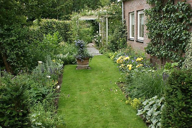 De Eexterhof Scheemda - Het Tuinpad Op / In Nachbars Garten
