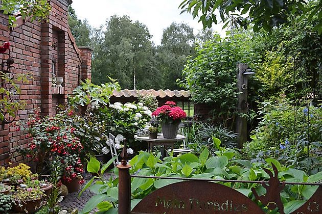 Moorjuwel Wiesmoor - Het Tuinpad Op / In Nachbars Garten