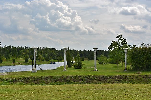 Landgoed Tenaxx/De Hangende Tuinen Wedde - Het Tuinpad Op / In Nachbars Garten