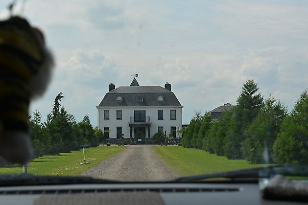  - Het Tuinpad Op / In Nachbars Garten