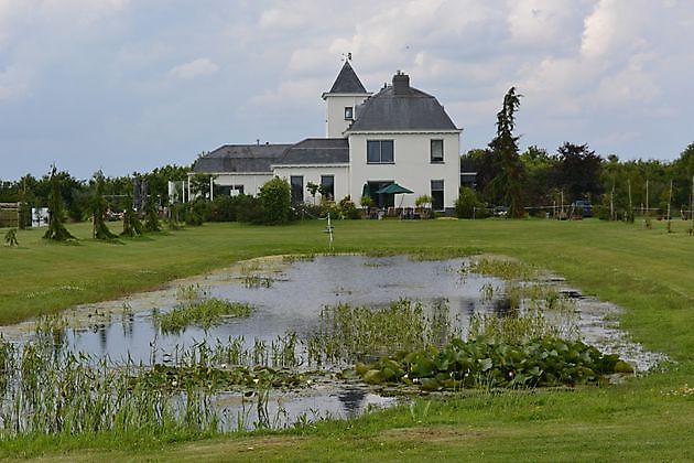 Landgoed Tenaxx/De Hangende Tuinen Wedde - Het Tuinpad Op / In Nachbars Garten
