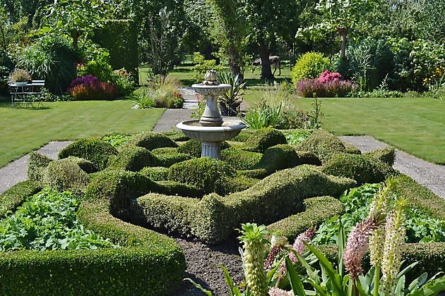 Tjassensheerd Garrelsweer - Het Tuinpad Op / In Nachbars Garten