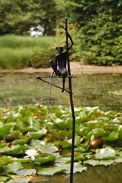 Beelden in Gees Gees - Het Tuinpad Op / In Nachbars Garten