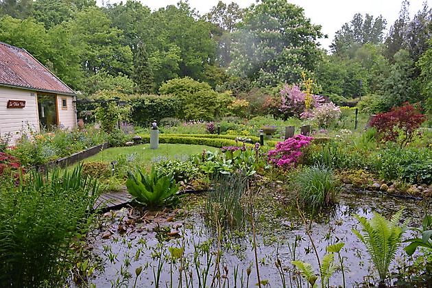  - Het Tuinpad Op / In Nachbars Garten