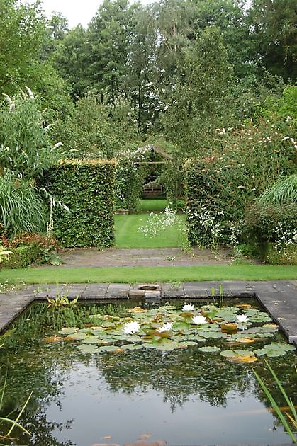  - Het Tuinpad Op / In Nachbars Garten