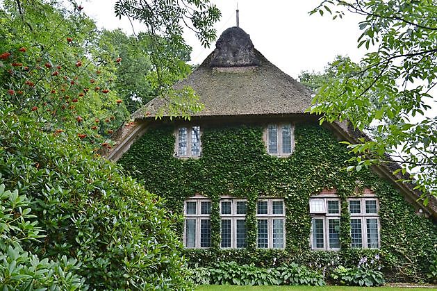  - Het Tuinpad Op / In Nachbars Garten