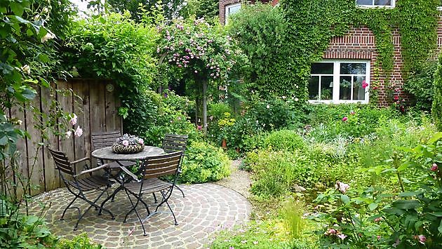 Spetzer Tuun Großefehn - Het Tuinpad Op / In Nachbars Garten
