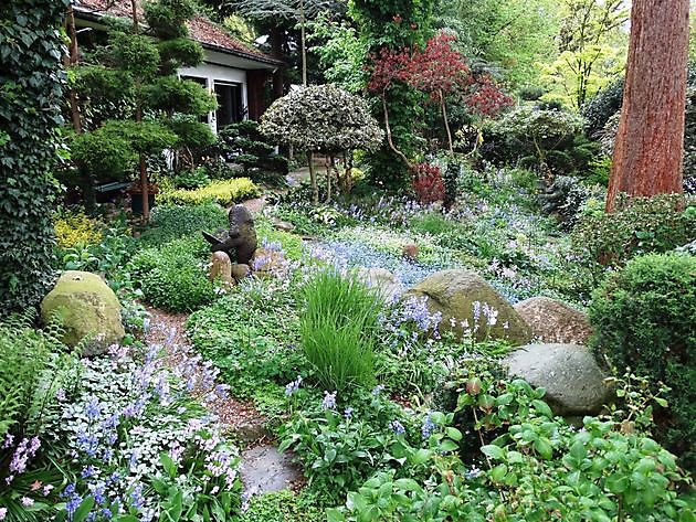  - Het Tuinpad Op / In Nachbars Garten