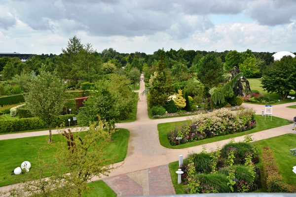  - Het Tuinpad Op / In Nachbars Garten
