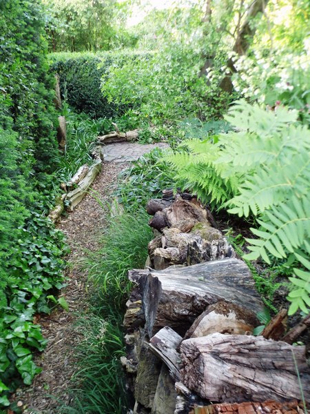  - Het Tuinpad Op / In Nachbars Garten