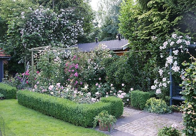 De Eexterhof Scheemda - Het Tuinpad Op / In Nachbars Garten