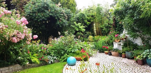 Tuin van Wilfried Rösner Elsfleth - Het Tuinpad Op / In Nachbars Garten
