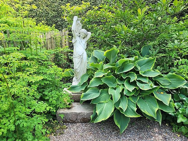  - Het Tuinpad Op / In Nachbars Garten