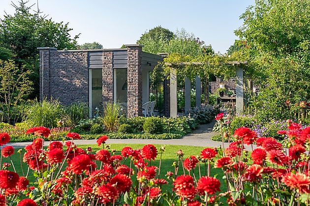  - Het Tuinpad Op / In Nachbars Garten