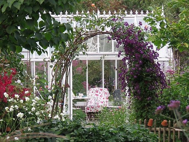 Der versteckte Garten am Jadebusen Bockhorn/Ellenserdamm - Het Tuinpad Op / In Nachbars Garten