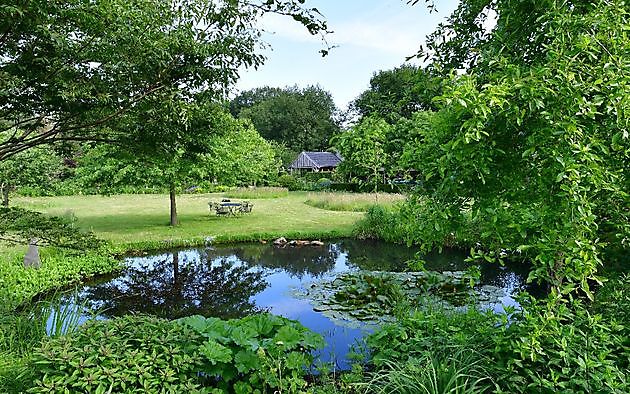  - Het Tuinpad Op / In Nachbars Garten