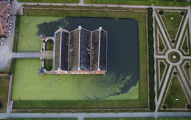  - Het Tuinpad Op / In Nachbars Garten