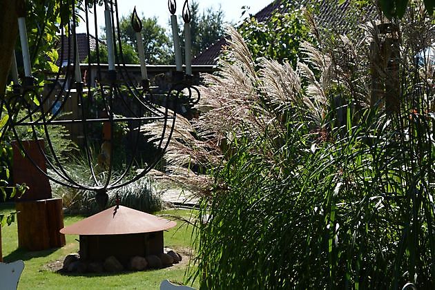 Hedi's Garden Vrees - Het Tuinpad Op / In Nachbars Garten