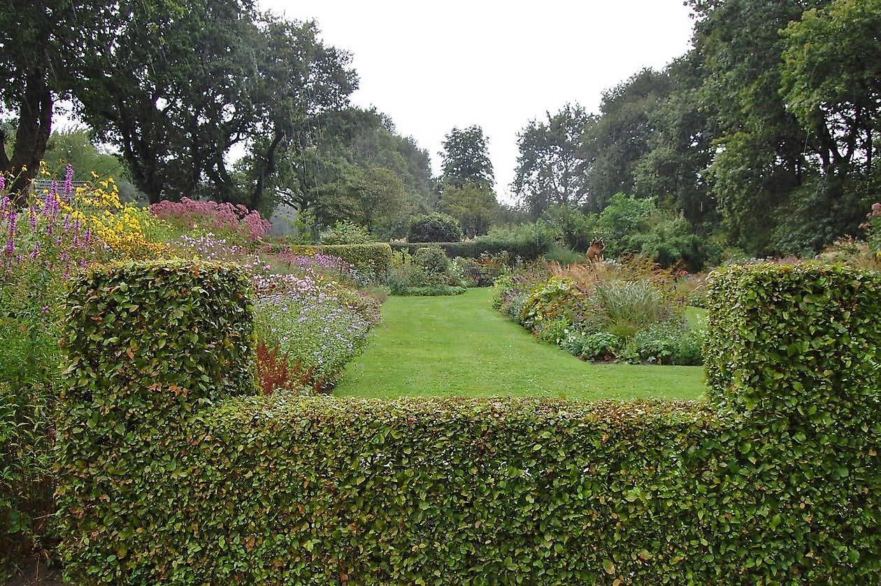 Roos van Hijken - Het Tuinpad Op / In Nachbars Garten