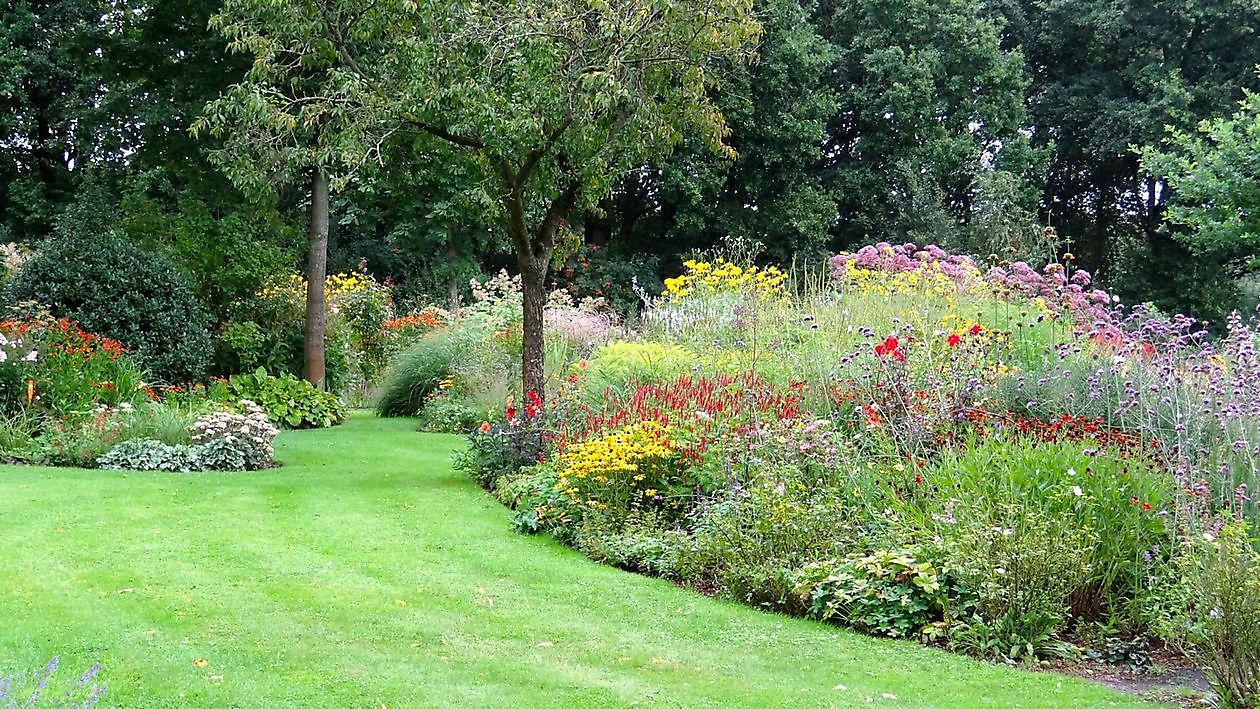 Roos van Hijken - Het Tuinpad Op / In Nachbars Garten