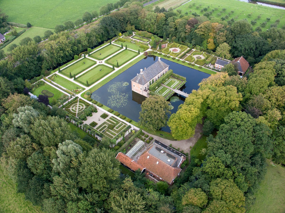 Borg Verhildersum - Het Tuinpad Op / In Nachbars Garten