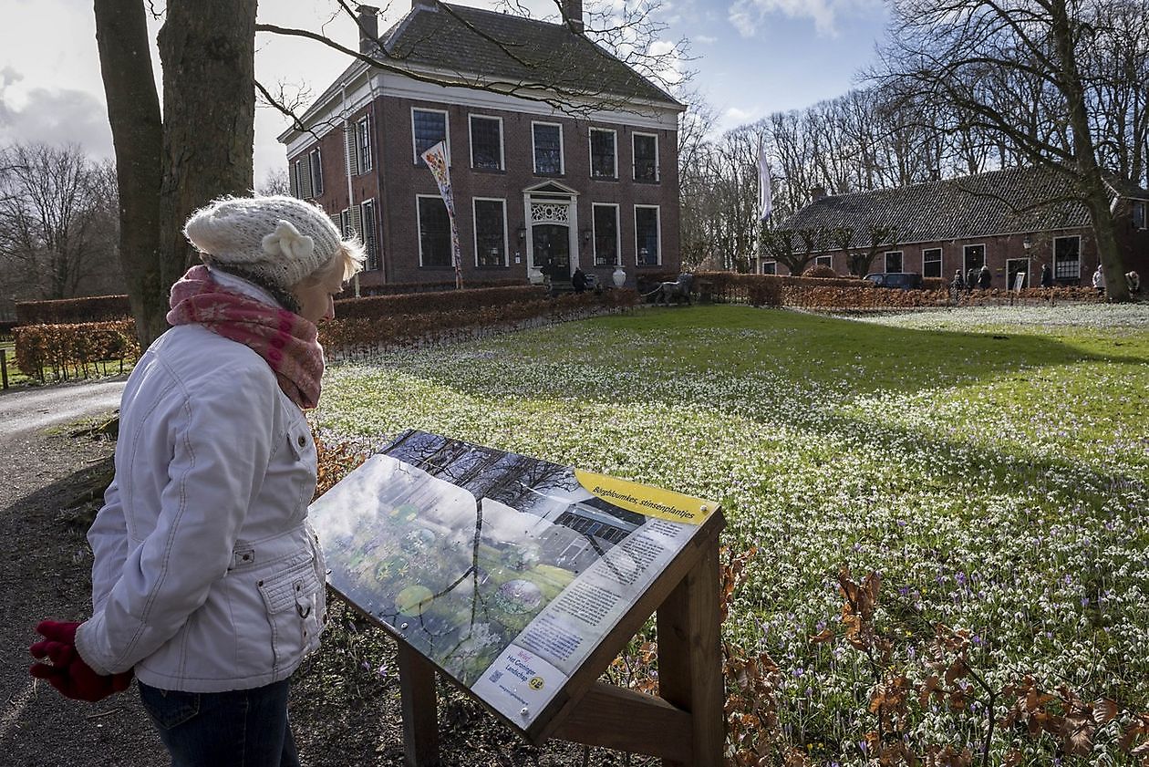 Landgoed Ennemaborg - Het Tuinpad Op / In Nachbars Garten