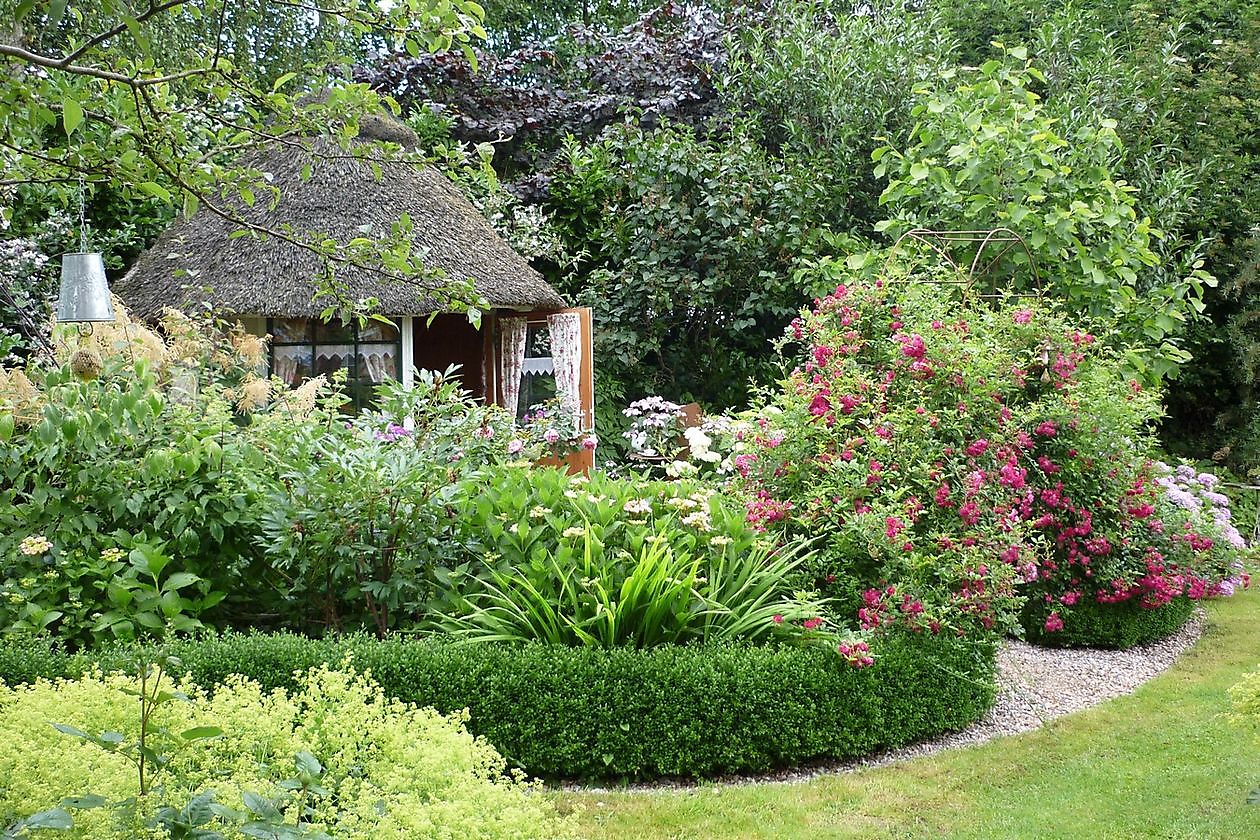 Der versteckte Garten am Jadebusen - Het Tuinpad Op / In Nachbars Garten