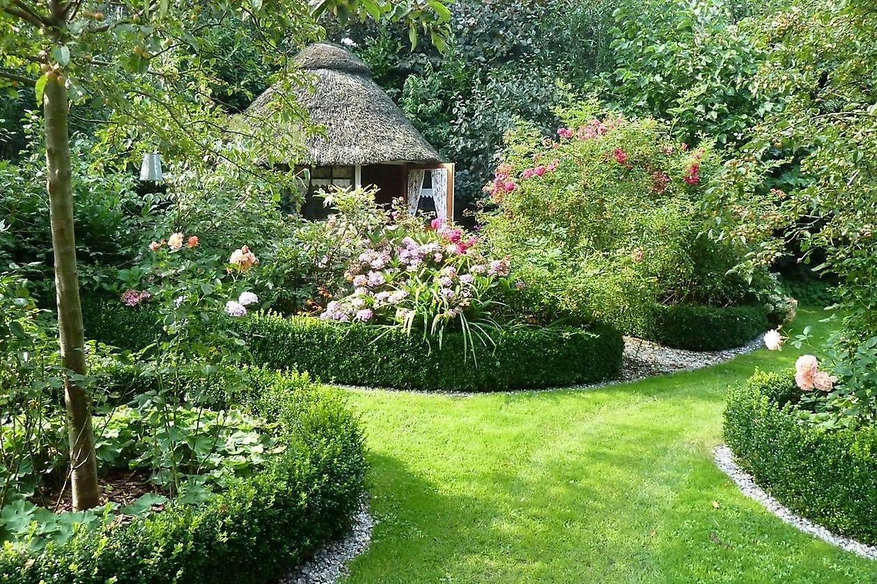 Der versteckte Garten am Jadebusen - Het Tuinpad Op / In Nachbars Garten