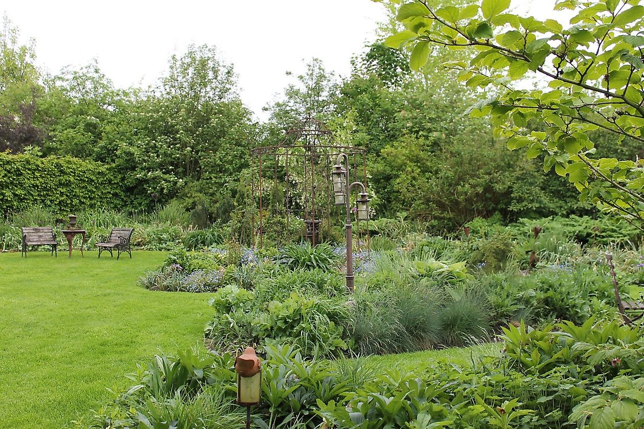 Stauden-Oase - Het Tuinpad Op / In Nachbars Garten