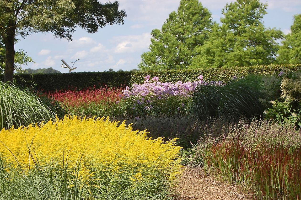  - Het Tuinpad Op / In Nachbars Garten