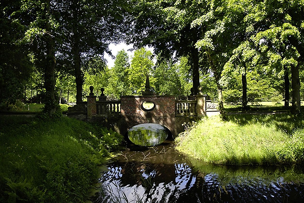 Lütetsburger Schlosspark - Het Tuinpad Op / In Nachbars Garten