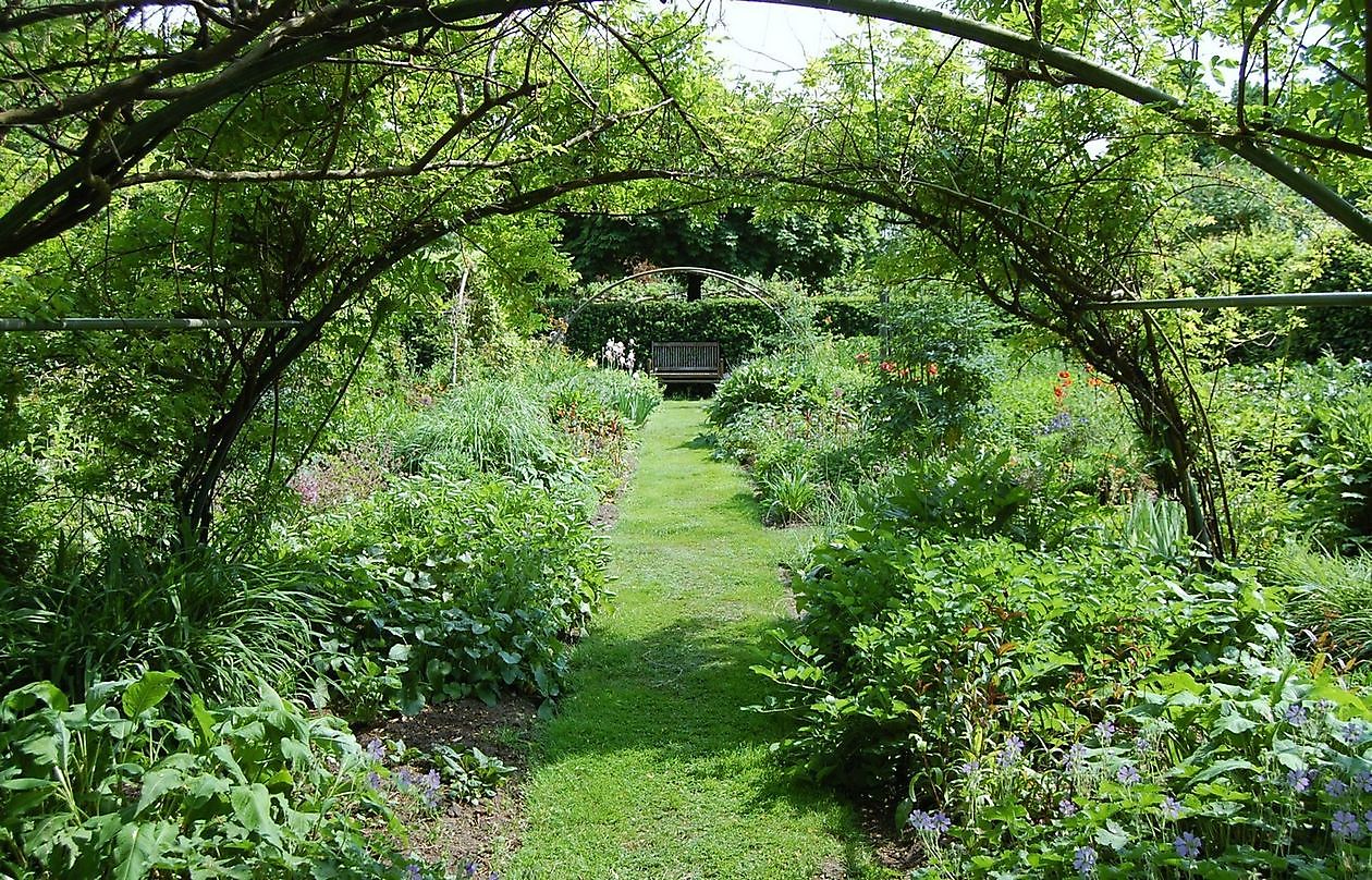 De Luie Tuinman - Het Tuinpad Op / In Nachbars Garten