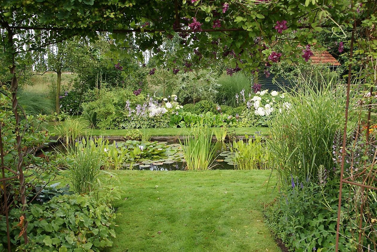 De Eexterhof - Het Tuinpad Op / In Nachbars Garten