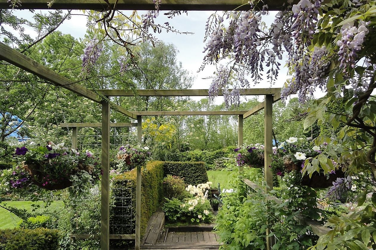 De Eexterhof - Het Tuinpad Op / In Nachbars Garten