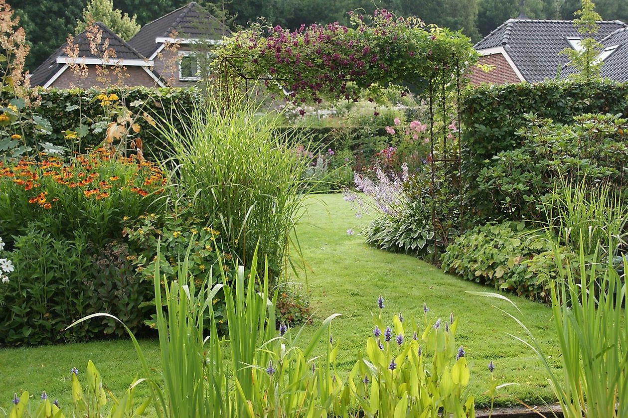 De Eexterhof - Het Tuinpad Op / In Nachbars Garten